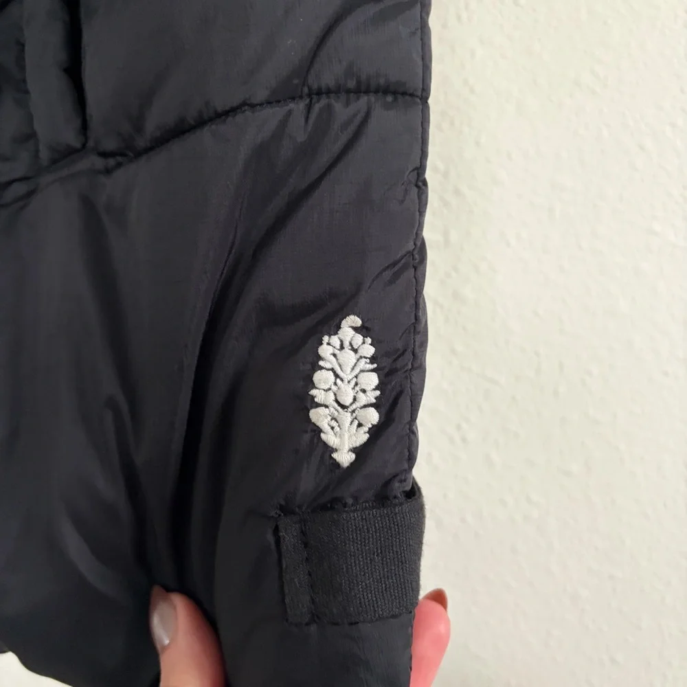 Free People Movement In a Bubble Puffer Vest Black - Picture 4 of 9